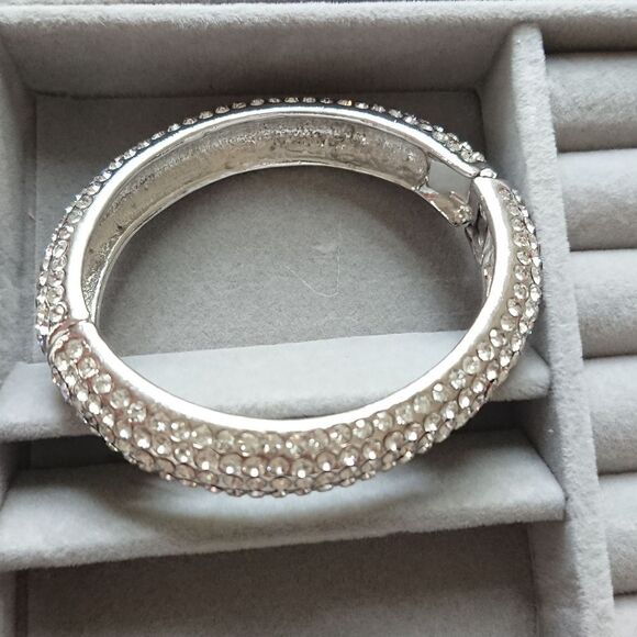 Jarin made in USA crystals bangle - Picture 4 of 10